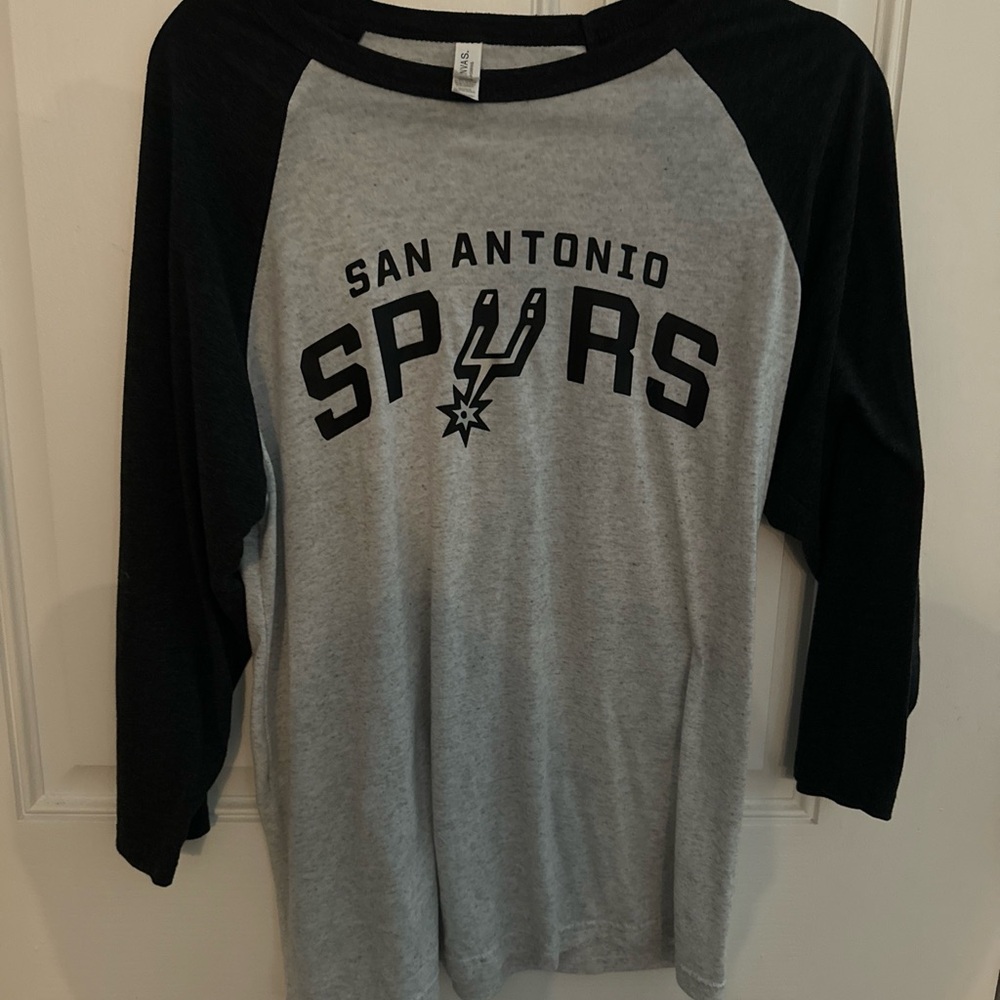 San Antonio Spurs 3/4 sleeve Bella Canvas Tshirt in EUC, gray and black